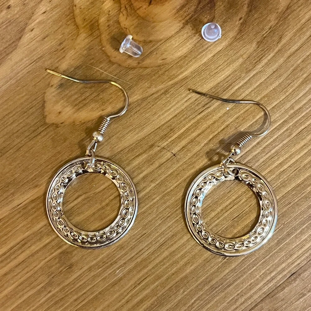 New York gold tone chunky necklace, bracelet, earrings set 16 “ - Picture 9 of 9